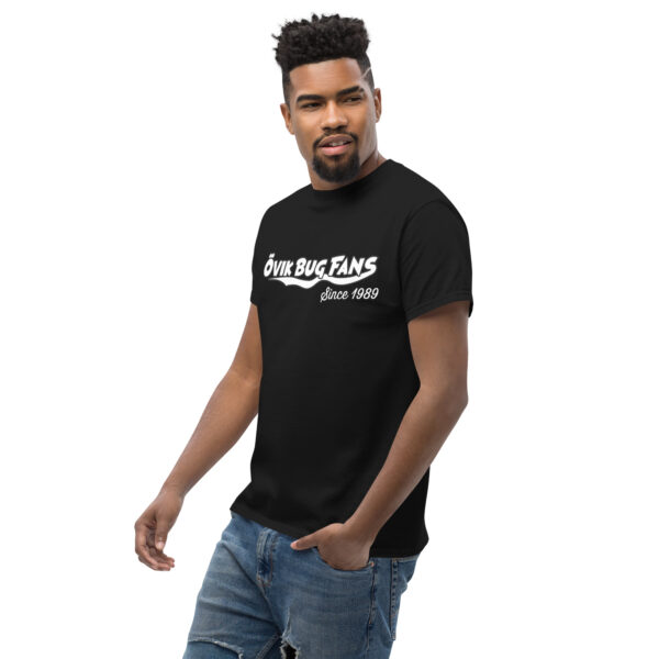 T-shirt med text på bröstet. - Bild 4