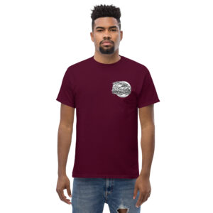 T-shirt med tryck på vänster bröst.