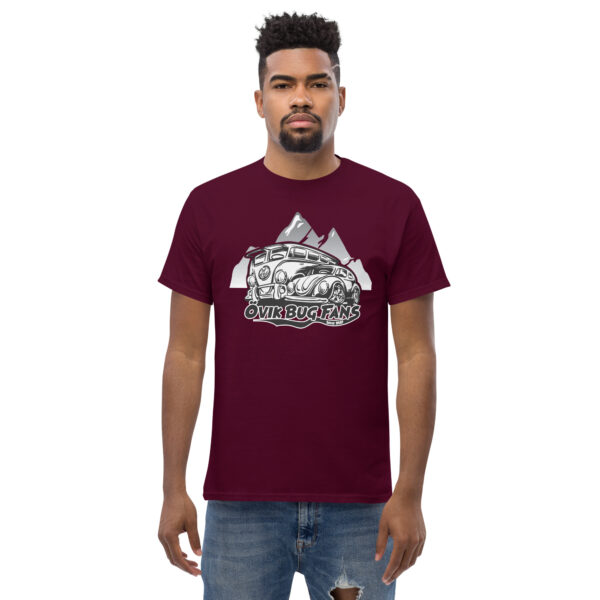 T-shirt med stort tryck på bröstet. - Bild 2