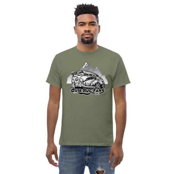 T-shirt med stort tryck på bröstet. - Bild 9