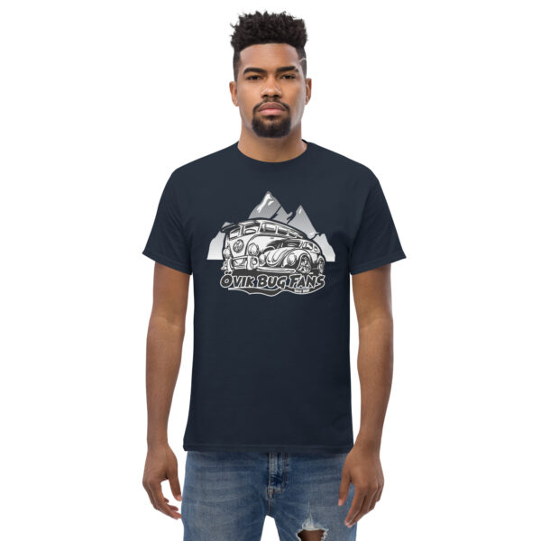 T-shirt med stort tryck på bröstet. - Bild 5