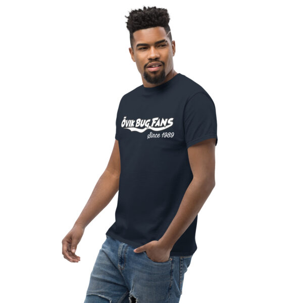 T-shirt med text på bröstet. - Bild 6