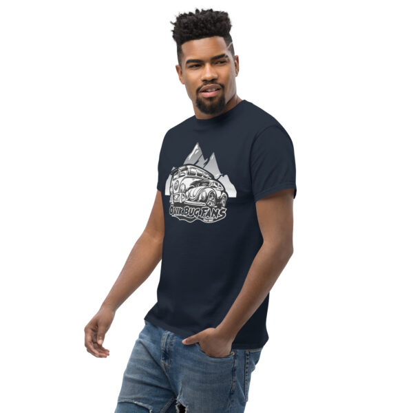 T-shirt med stort tryck på bröstet. - Bild 6