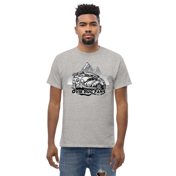 T-shirt med stort tryck på bröstet. - Bild 11