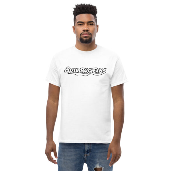 T-shirt med text på bröstet. - Bild 13