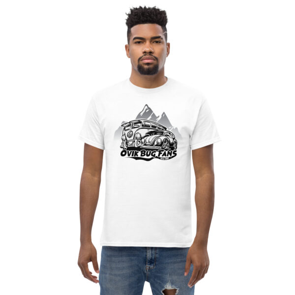 T-shirt med stort tryck på bröstet. - Bild 13