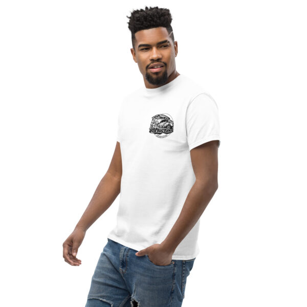 T-shirt med tryck på vänster bröst. - Bild 14