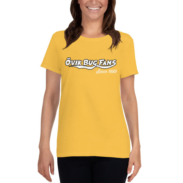 Dam t-shirt med text på bröstet. - Bild 9