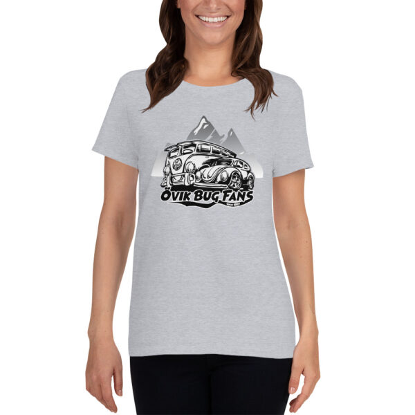 Dam t-shirt med stort tryck på bröstet. - Bild 7