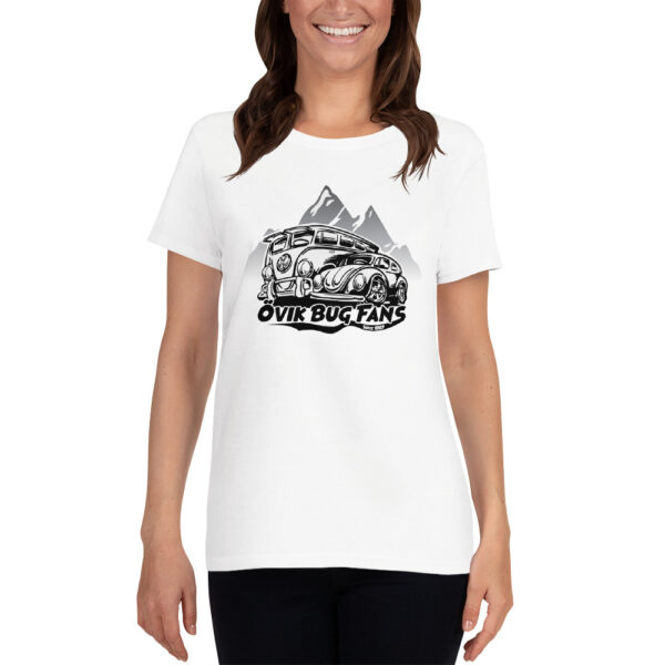 Dam t-shirt med stort tryck på bröstet. - Bild 11